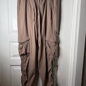 Women’s Lululemon Dance Studio relaxed fit mid rise cargo pant Size Small